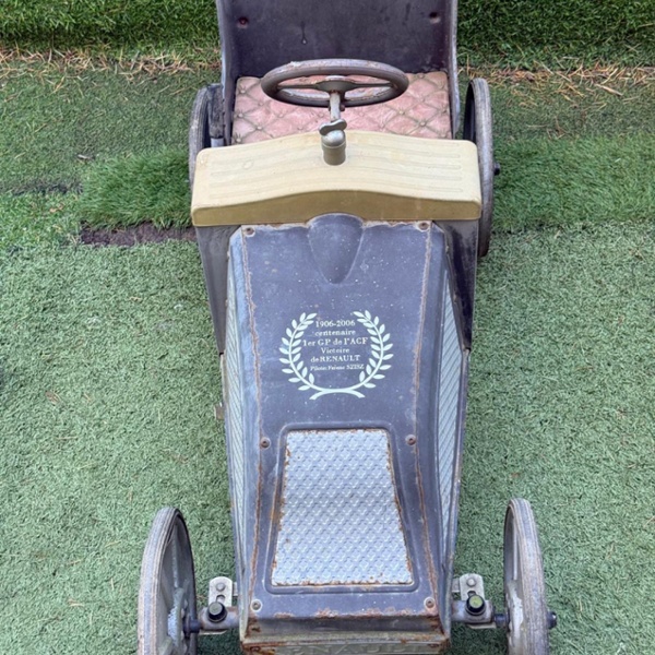 Voiture &agrave; p&eacute;dales Renault noire 1