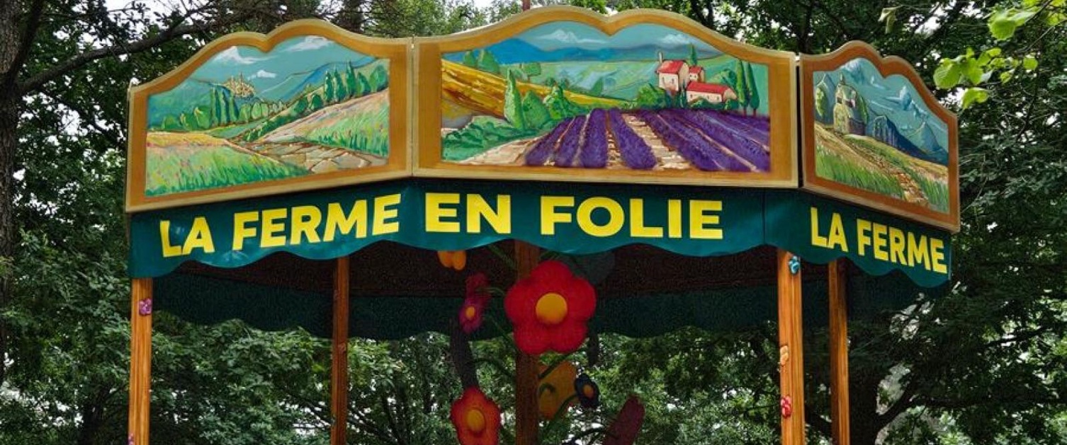Carrousel &agrave; propulsion m&eacute;canique sur le th&egrave;me de la ferme